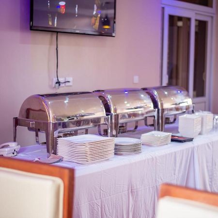Spring Hills Hotel - Додома Екстериор снимка